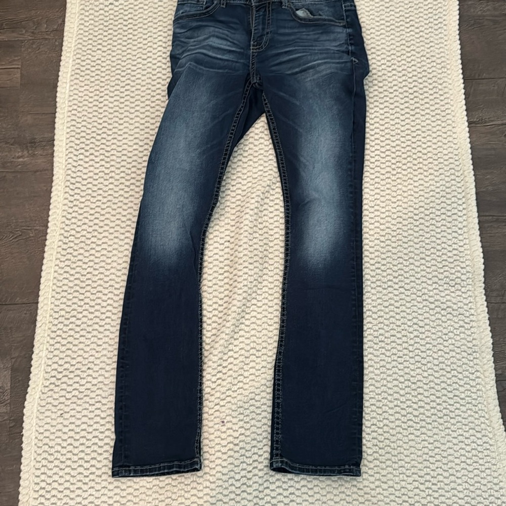 Men’s buckle blue jeans